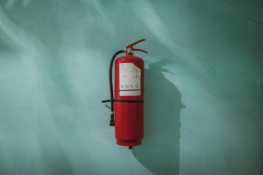 Fire extinguisher for kitchens